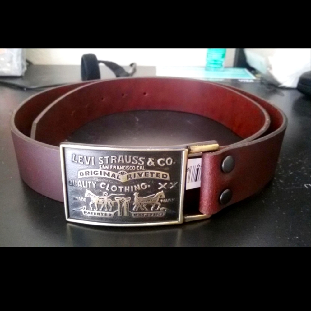New Levis brown or black leather belt and buckle various sizes